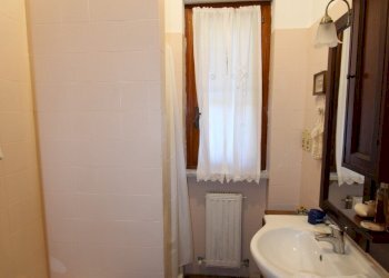 011 - Bagno.jpg - Portion of a house Avegno - photo 12