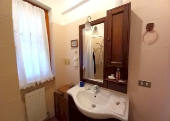 012 - Bagno.jpg - Portion of a house Avegno - photo 13