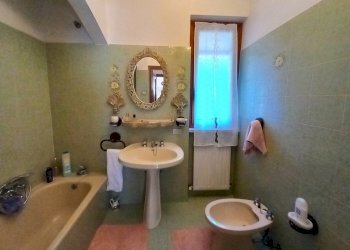 013 - Bagno.jpg - Portion of a house Avegno - photo 14