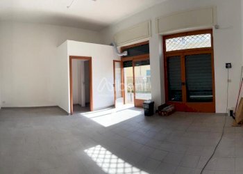 AFF81_Lerici_centro - fondo_commerciale _ufficio_c - Abbigliamento - Intimo Lerici - foto 2