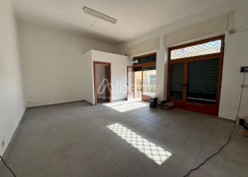 AFF81_Lerici_centro - fondo_commerciale _ufficio_c - Abbigliamento - Intimo Lerici - foto 3