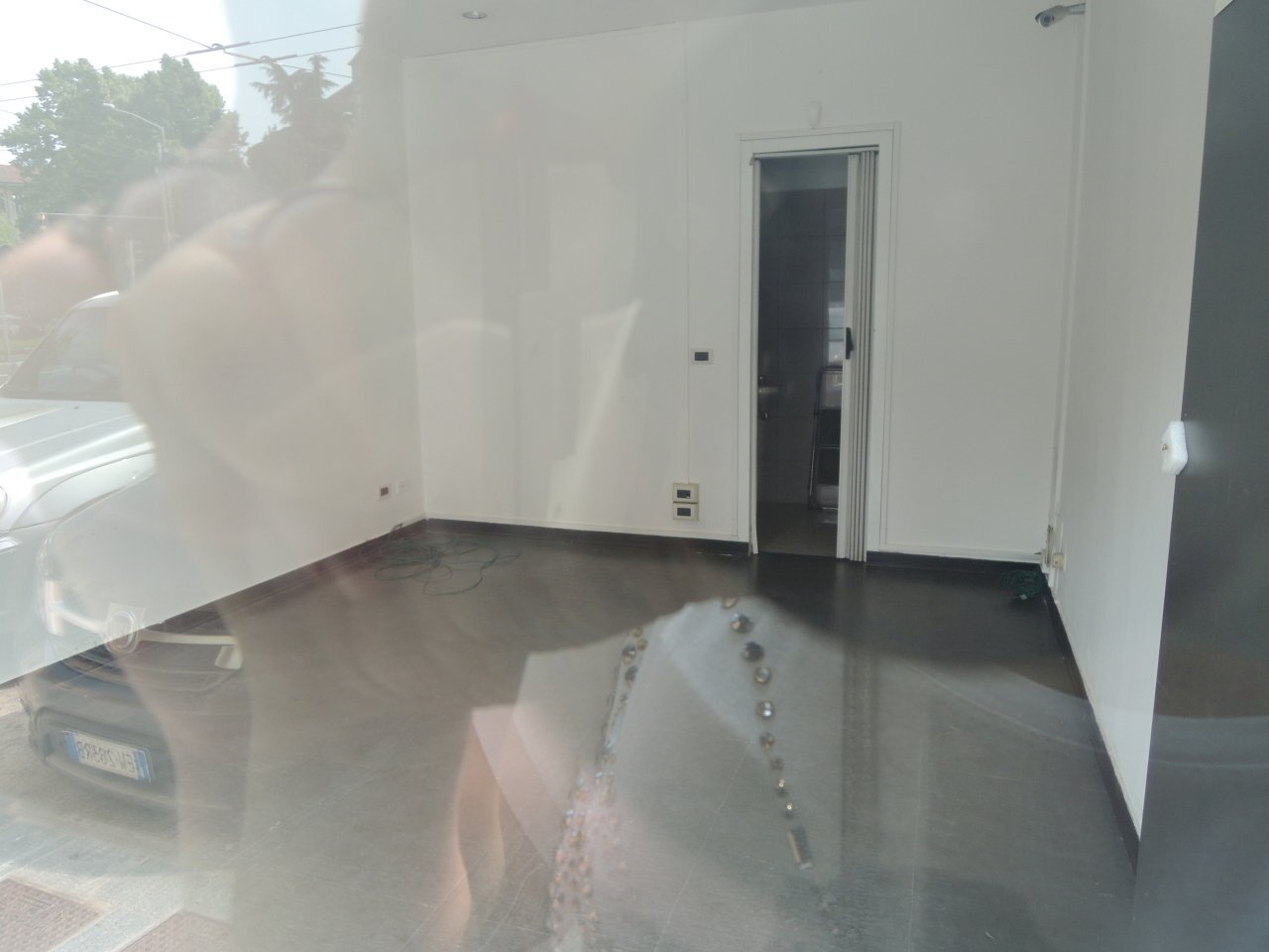 DSCN8010.JPG - Locale Commerciale Corso Canalchiaro 178, Modena (zona Circoscrizione 1) - foto 1