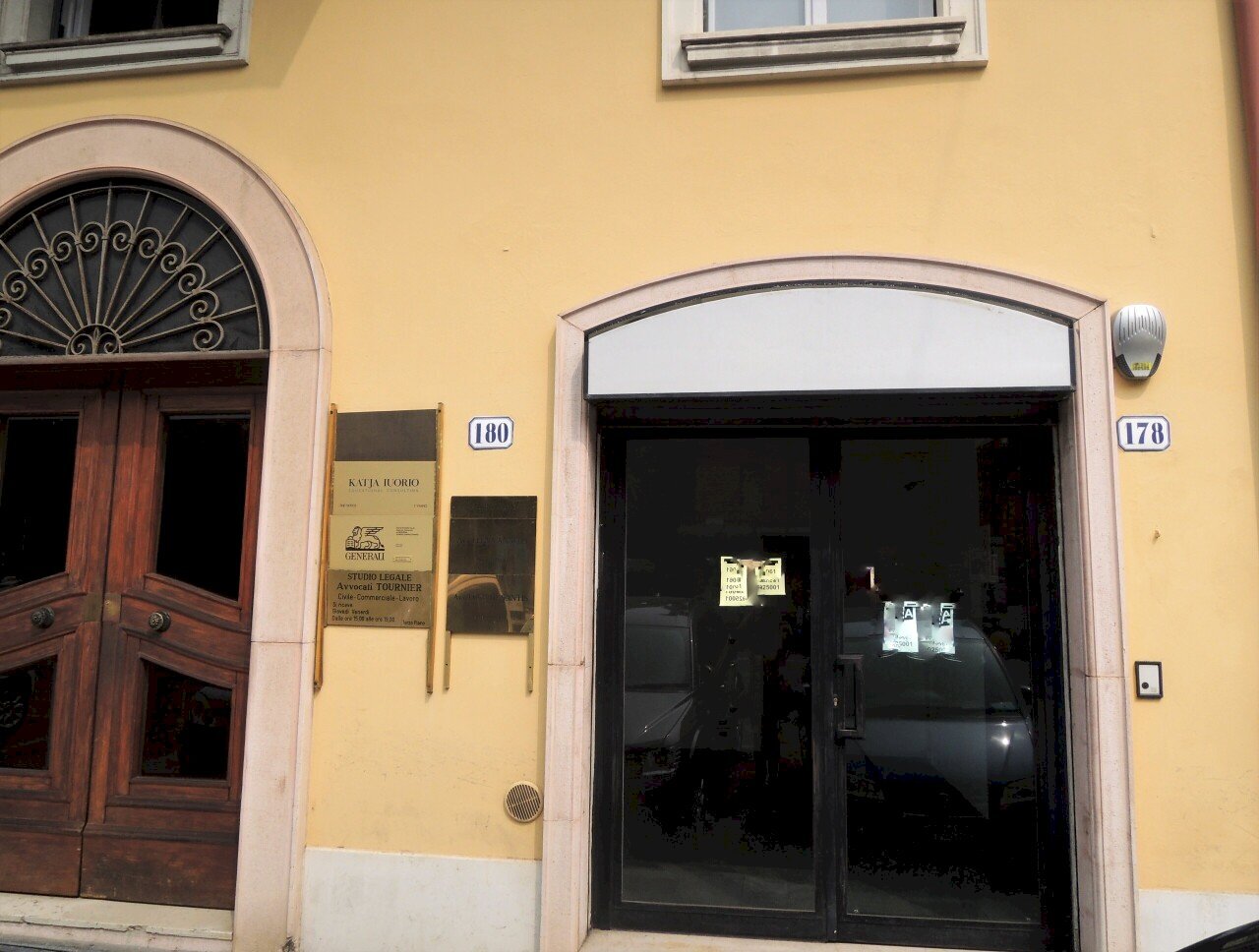 DSCN8016.JPG - Locale Commerciale Corso Canalchiaro 178, Modena (zona Circoscrizione 1) - foto 2