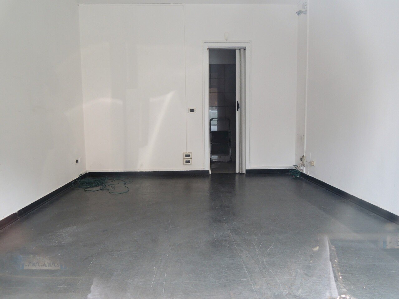 DSCN8013.JPG - Locale Commerciale Corso Canalchiaro 178, Modena (zona Circoscrizione 1) - foto 3