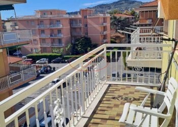 Bilocale centrale con ascensore - Bilocale Piazza Costituzione 4, Diano Marina - foto 1