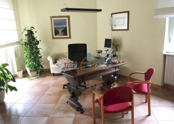 IMG_0037.JPG - Ufficio Largo Giacomo Matteotti 6, Massa - foto 2