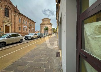 B84A63C5-BF48-421D-8C1C-05C4D284801B.jpeg - Locale Commerciale Jesi - foto 1