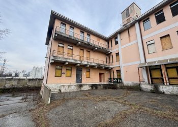 IMG_7078.JPG - Locale Commerciale Strada dell'Arrivore 25, Torino (zona Regio Parco) - foto 3