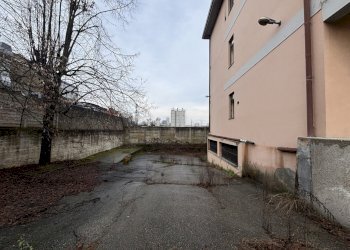 IMG_7076.JPG - Locale Commerciale Strada dell'Arrivore 25, Torino (zona Regio Parco) - foto 9