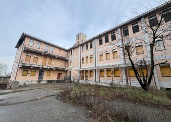 IMG_7080.JPG - Locale Commerciale Strada dell'Arrivore 25, Torino (zona Regio Parco) - foto 11