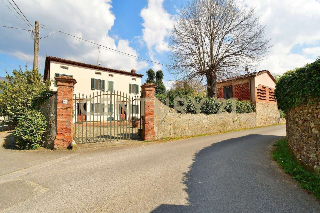3-VILLA\'S GATE.JPG.jpg - Villa Capannori - foto 3