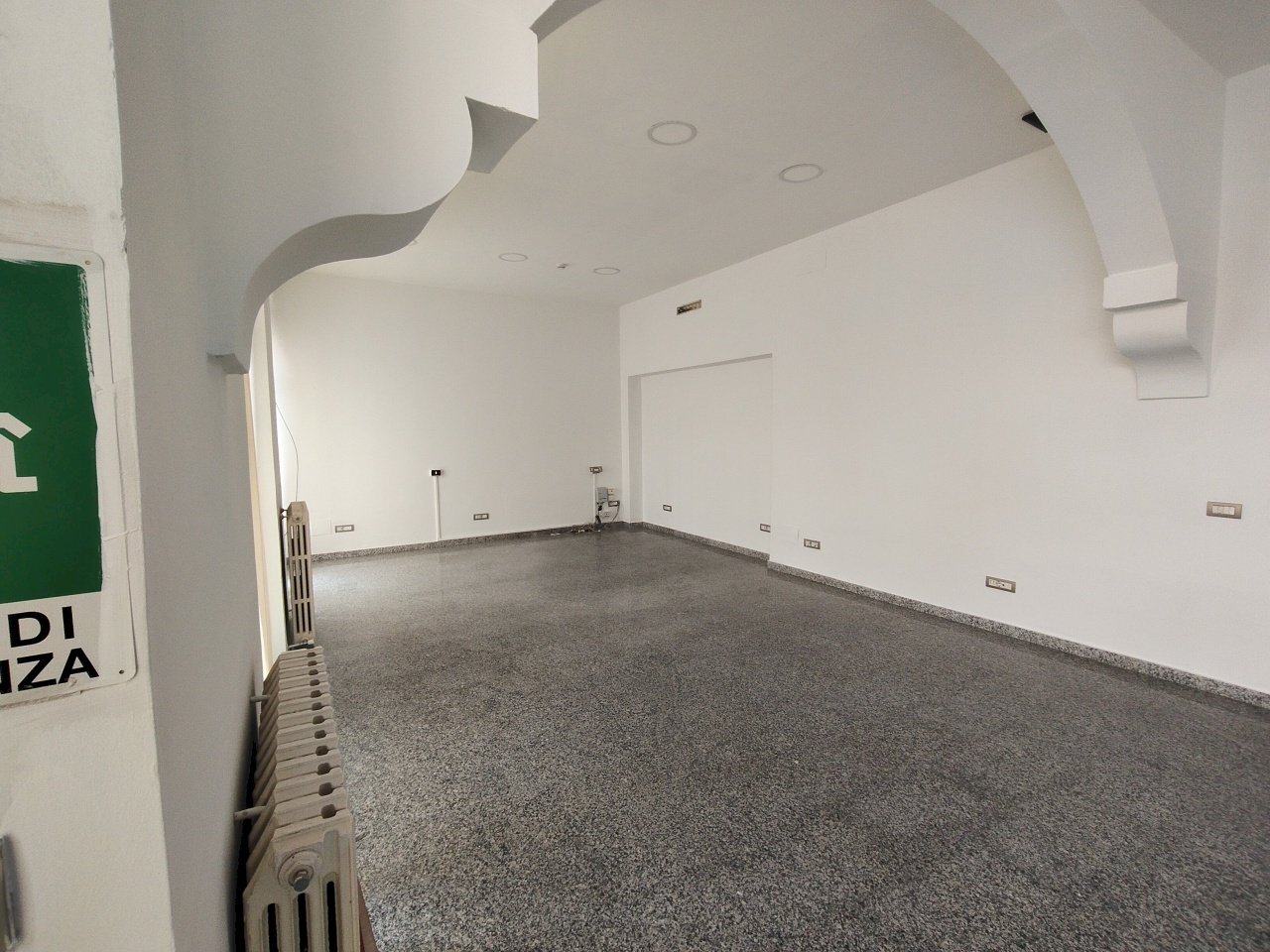 vano - Commercial Premises Piazza XX Settembre, Castel San Giovanni - photo 2