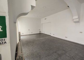 vano - Commercial Premises Piazza XX Settembre, Castel San Giovanni - photo 2