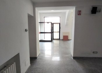 ingresso - Commercial Premises Piazza XX Settembre, Castel San Giovanni - photo 9