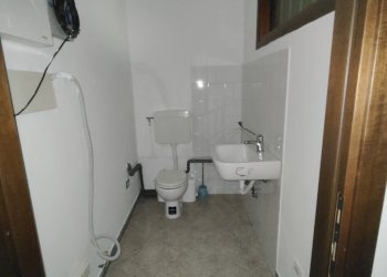 bagno - Commercial Premises Piazza XX Settembre, Castel San Giovanni - photo 22