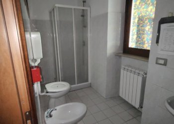 bagno - Commercial Premises Piazza XX Settembre, Castel San Giovanni - photo 23