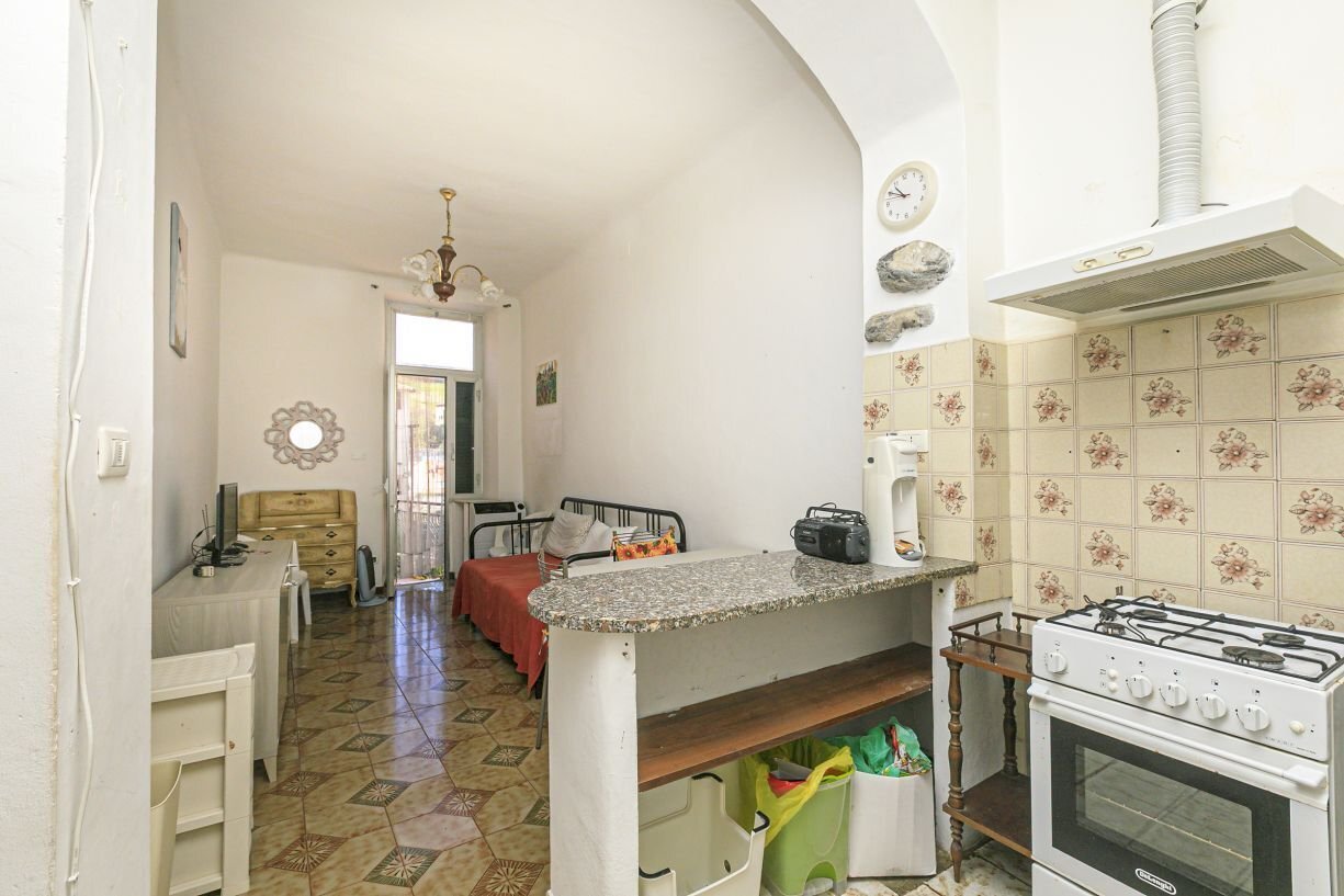 cucina e sala - Trilocale Via Beata Chiara 4, Genova (zona Pontedecimo) - foto 3