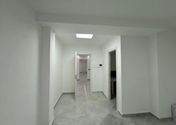 7b36b5ac-12f3-4dca-8a13-1edd0e181209.jpg - Ufficio Via Imperatore Federico, Palermo - foto 2