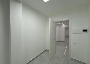 9f40e4a0-9284-4605-b018-23cac3e5a2c9.jpg - Ufficio Via Imperatore Federico, Palermo - foto 5