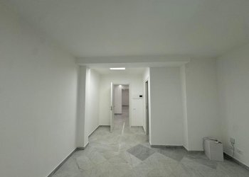 878a3374-d530-495d-8d00-c53ea68596a2.jpg - Ufficio Via Imperatore Federico, Palermo - foto 9