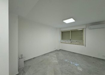 f194c0fe-7e88-4528-ac4d-4f1c977a6eb5.jpg - Ufficio Via Imperatore Federico, Palermo - foto 15