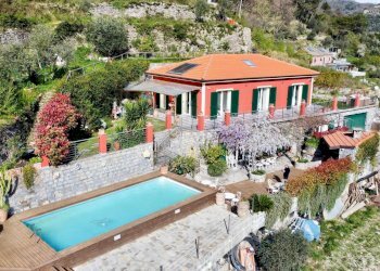 Facciata - Villa Località Bacezza Case Sparse, Chiavari - foto 1