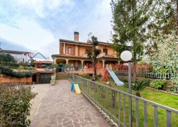 Villa a Schiera Ariccia - foto 1