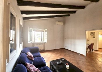 Salone - Monolocale Via Castiglione 6, Bologna (zona Centro Storico) - foto 2