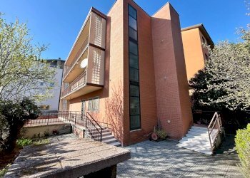 Facciata - Trilocale Via Marco Emilio Lepido 56/2, Bologna (zona Borgo Panigale) - foto 9