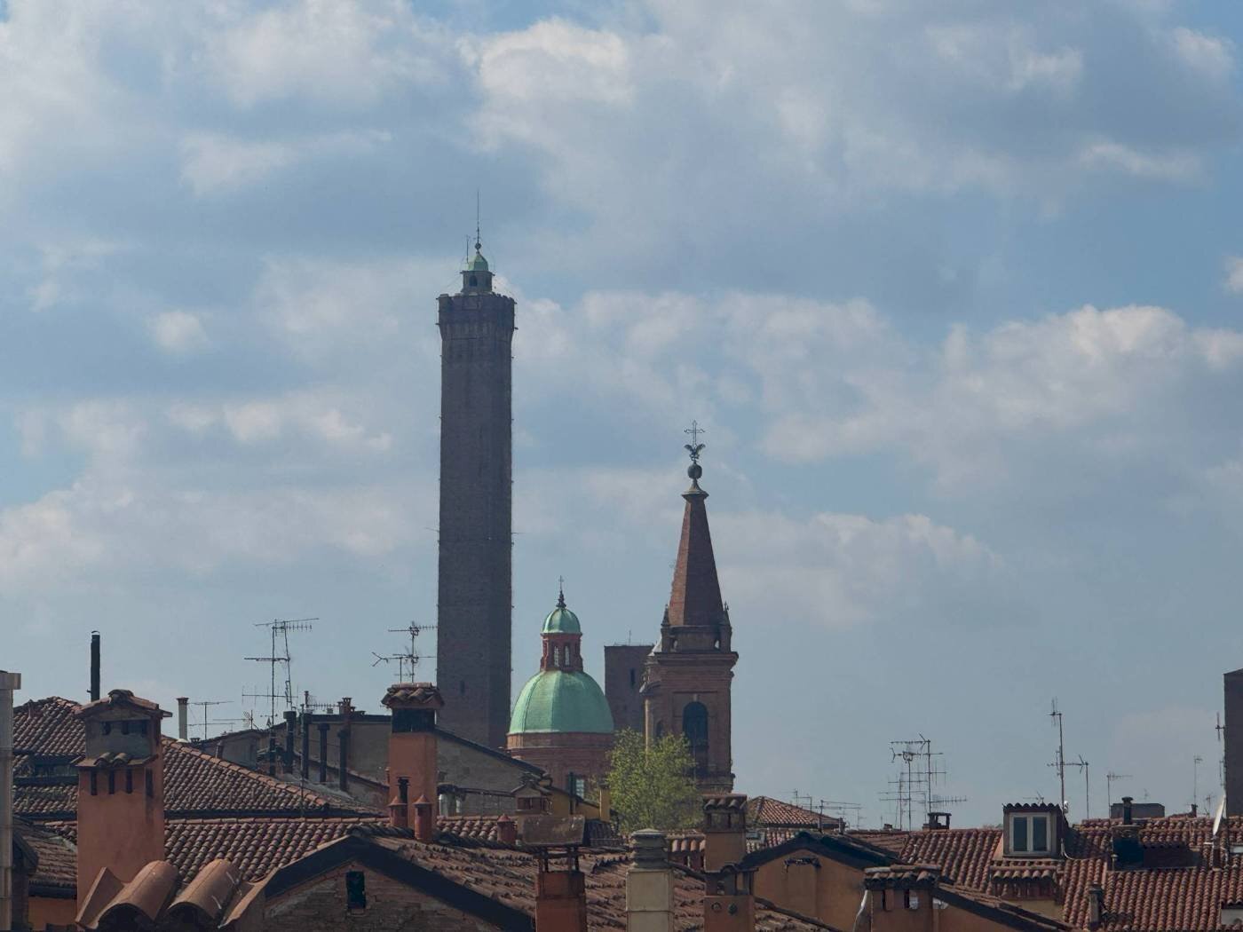 Vista - Bilocale Via San Leonardo, Bologna (zona San Vitale) - foto 1