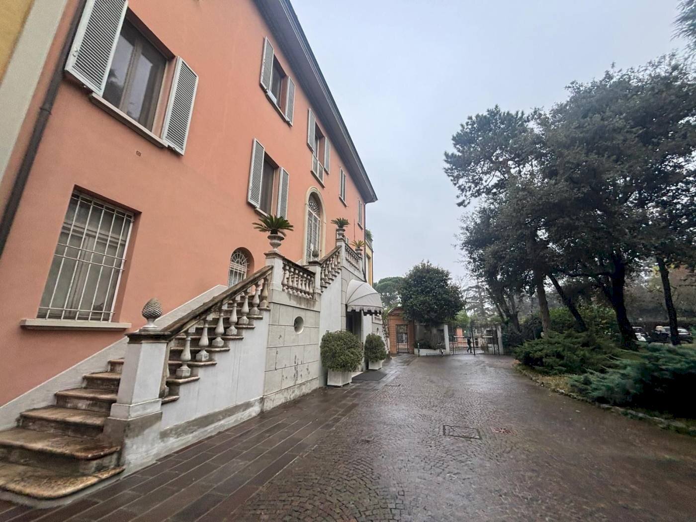 Cortile interno - Monolocale Via Castiglione, Bologna (zona Santo Stefano) - foto 1