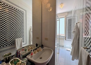 Bagno - Appartamento Via San Petronio Vecchio, Bologna (zona Santo Stefano) - foto 27