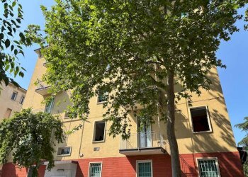 Facciata - Box Via Filippo Beroaldo, Bologna (zona San Donato) - foto 4