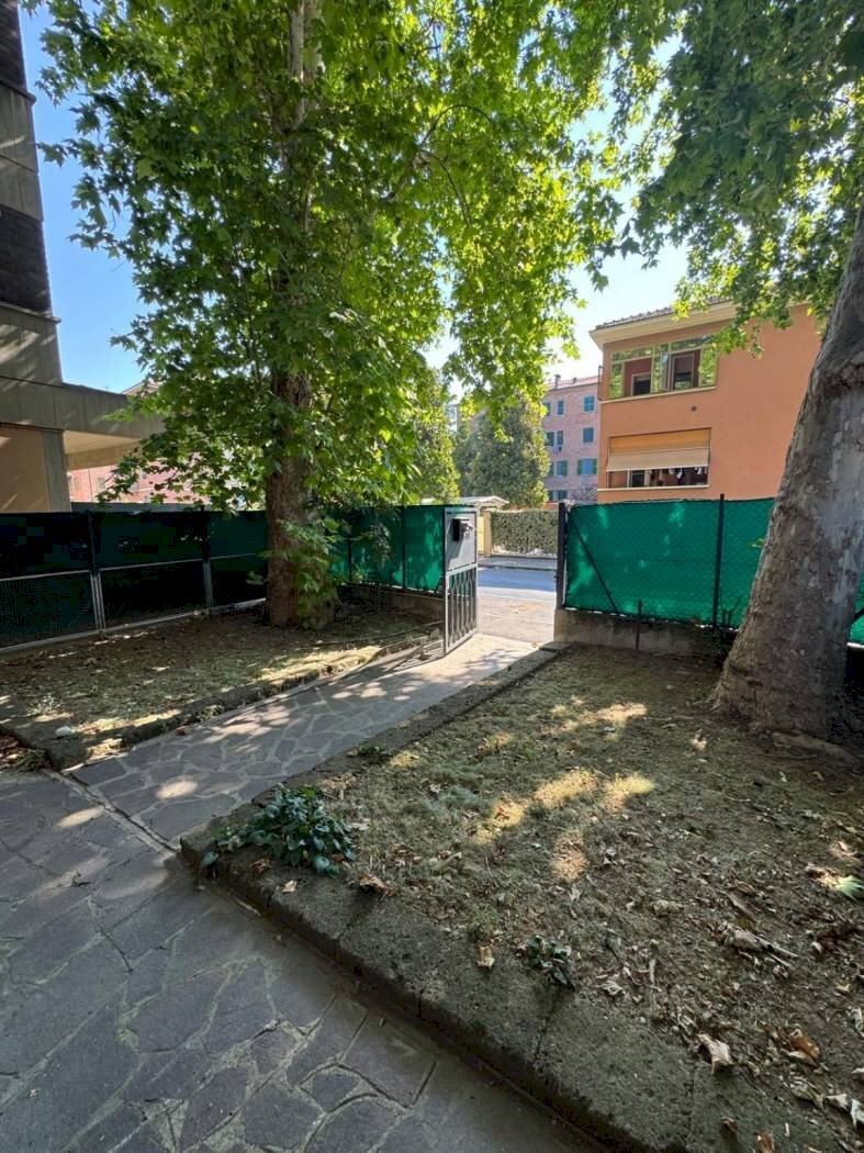 Giardino - Appartamento Via Benvenuto Cellini 2, Bologna (zona Massarenti) - foto 2