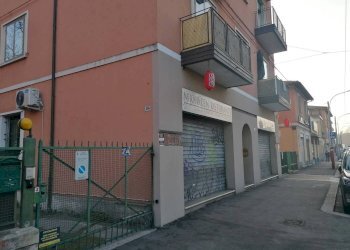 Facciata - Locale Commerciale Via Andrea Costa 208, Bologna (zona Saragozza) - foto 1