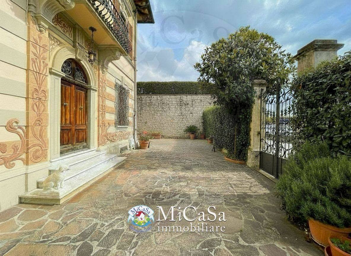 Foto 1 - Semi-detached Villa Viale Delle Cascine
 
50, Pisa - photo 1