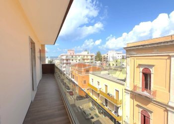 Balcone - Quadrilocale Via Muzio Sforza
 
4, Monopoli - foto 12