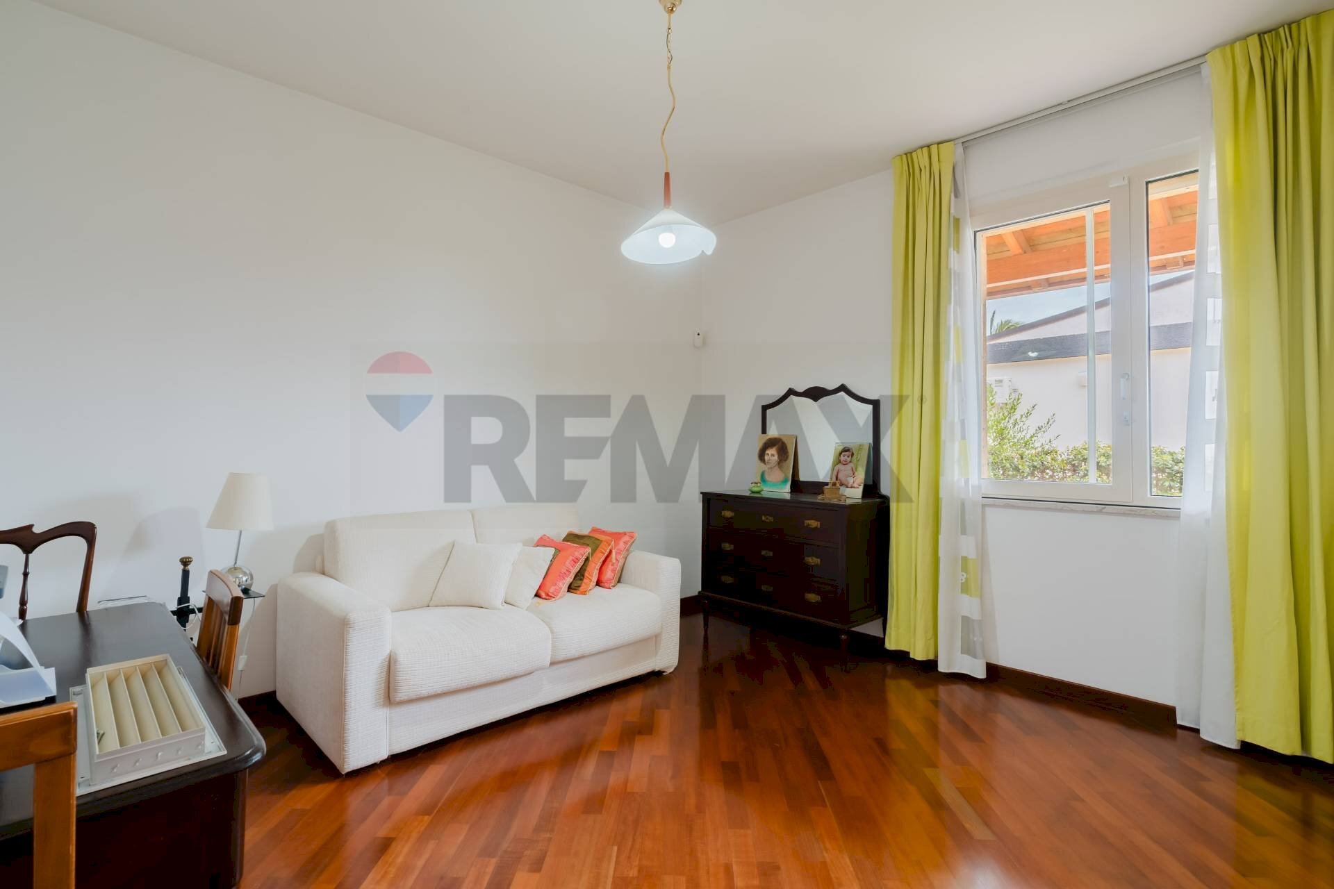 Soggiorno - Casa semi indipendente Via Tintoretto
 
14, Modugno - foto 1