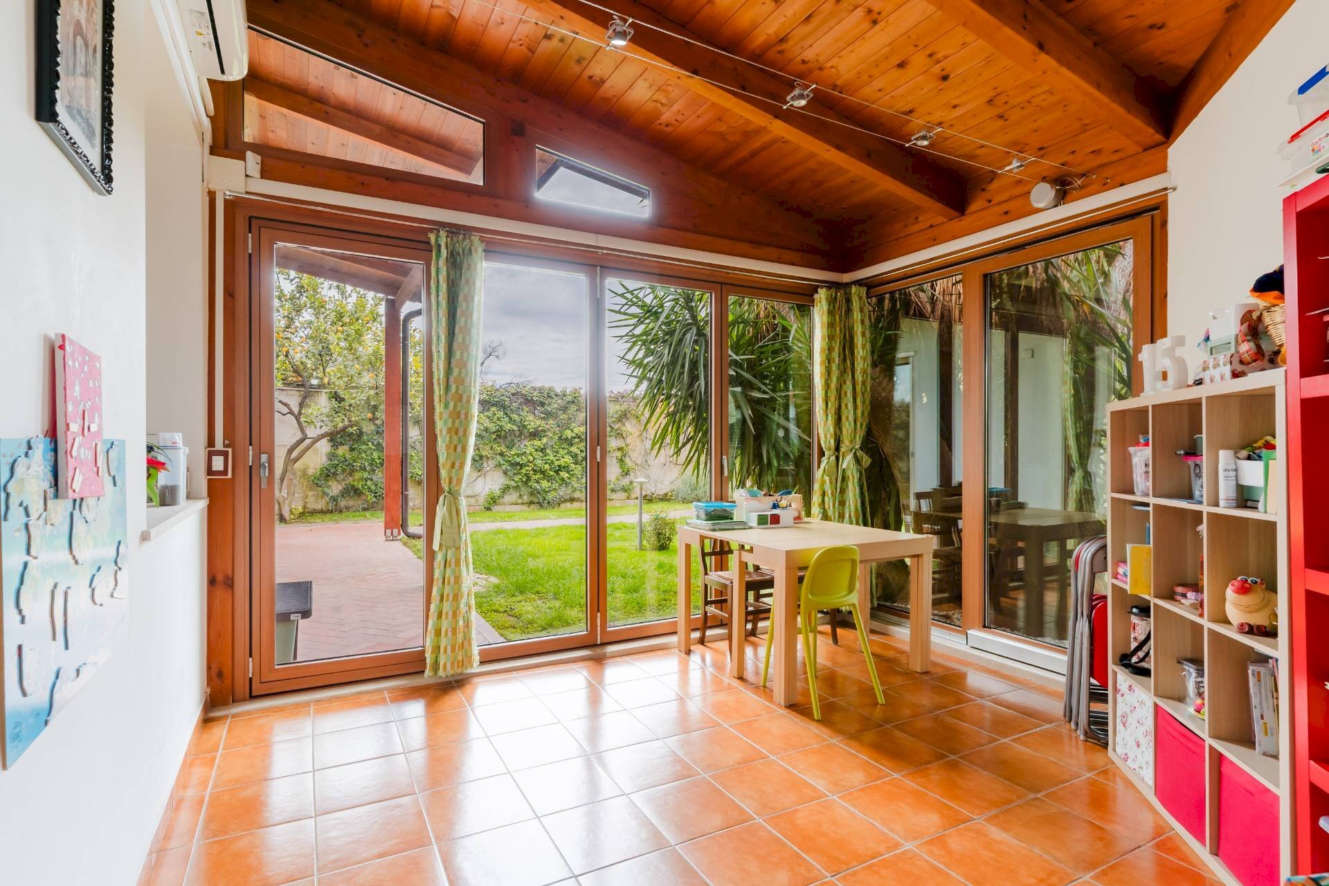 Sala da pranzo - Casa semi indipendente Via Tintoretto
 
14, Modugno - foto 3