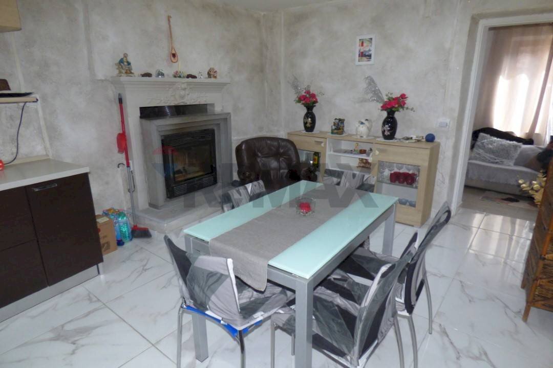 Sala da pranzo - Casa semi indipendente via s. Giorgio
16, Castelveccana - foto 2