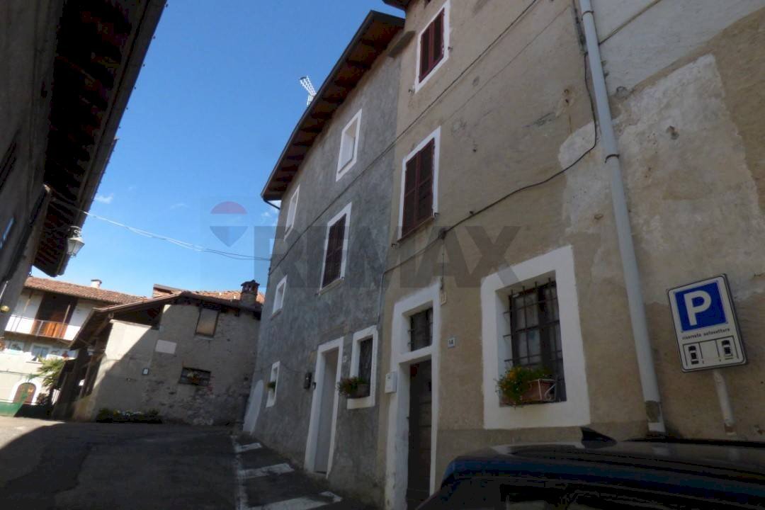 Edificio all\'aperto - Casa semi indipendente via s. Giorgio
 
16, Castelveccana - foto 1