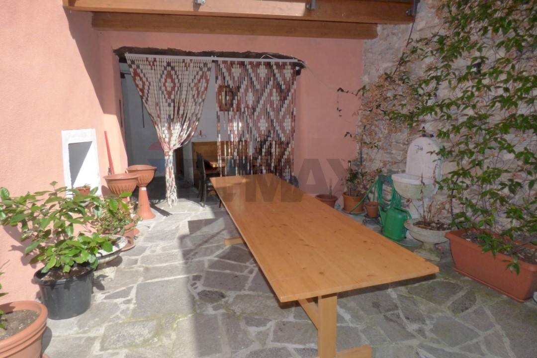 Terrazza - Casa semi indipendente via s. Giorgio
 
16, Castelveccana - foto 1
