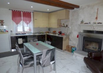 Cucina - Casa semi indipendente via s. Giorgio
 
16, Castelveccana - foto 4