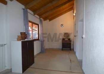 Hall / corridoio - Casa semi indipendente via s. Giorgio
 
16, Castelveccana - foto 10