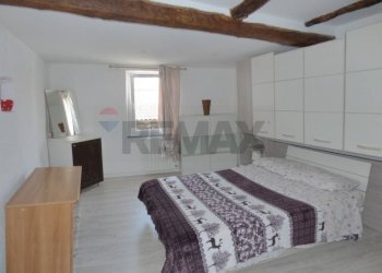 Camera / camera da letto - Casa semi indipendente via s. Giorgio
 
16, Castelveccana - foto 11