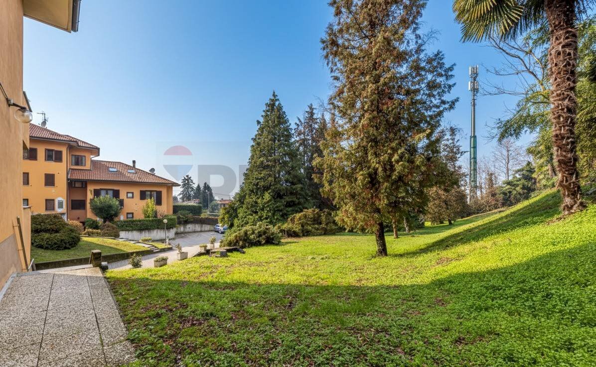 Giardino - Appartamento via castello
 
84, Porto Valtravaglia - foto 3