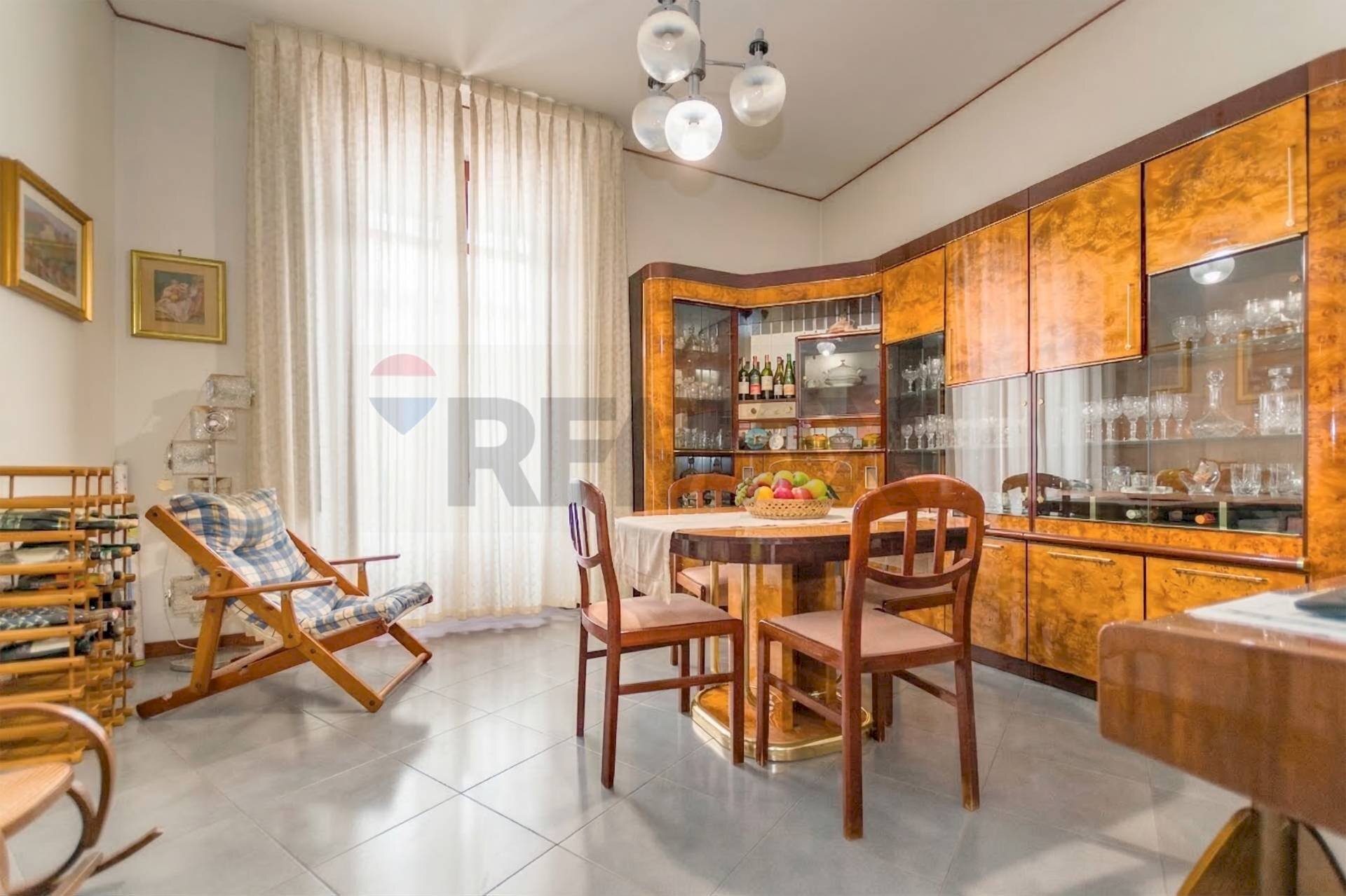 Sala da pranzo - Apartment Piazza Vittorio Emanuele Orlando
 
39, Palermo - photo 1