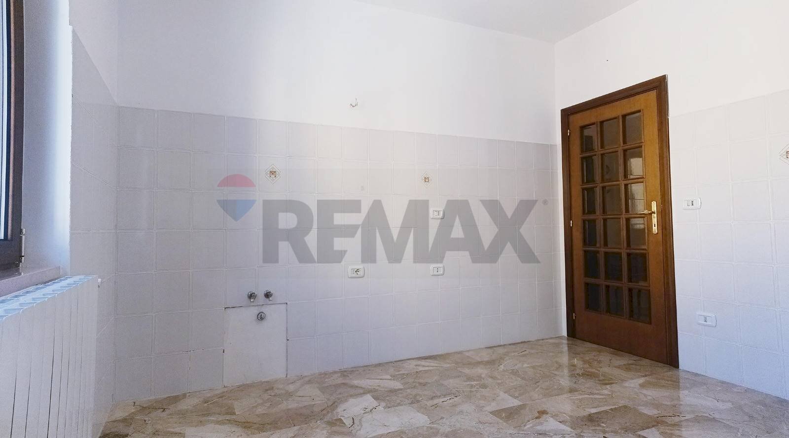 Stanza vuota - Appartamento Via Pirandello
 
2, Campo di Giove - foto 2