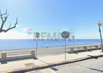 Vista dell\'acqua - Appartamento Via Piccolo Torrente Pagliara
20, Roccalumera - foto 30