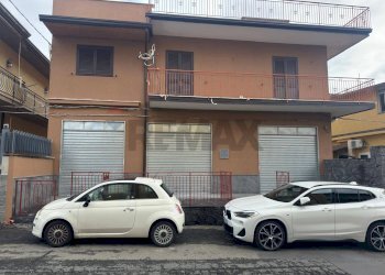 Edificio all\'aperto - Negozio via dei calici
 
37, Catania - foto 1